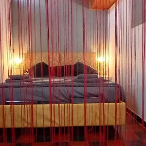 Flat 13 , Aeroporto di Catania Fontana Rossa Italia